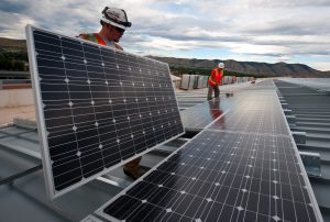 ¿los paneles solares ahorran dinero?
